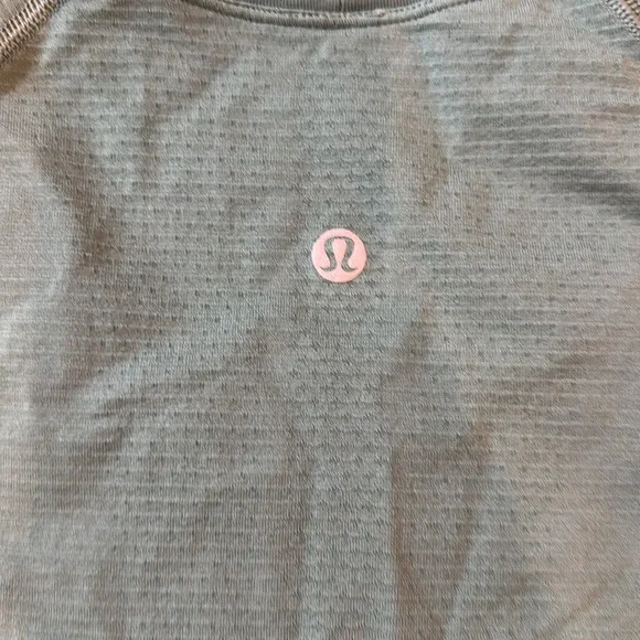 lululemon athletica Swiftly Tech Short Sleeve Tee - Green Hip Length size 6 - Picture 4 of 4